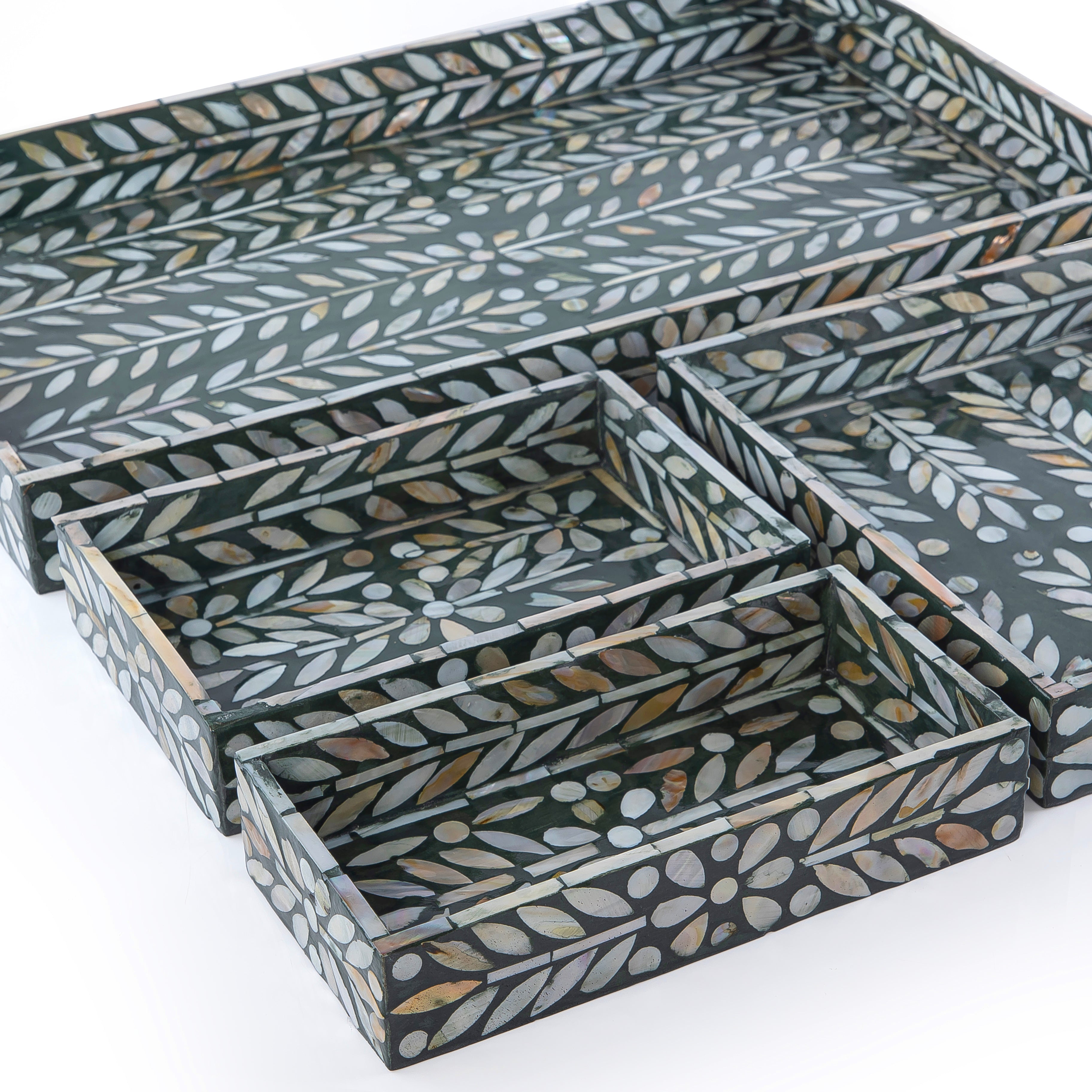 Set of mother of pearl 4 trays in different sizes - green