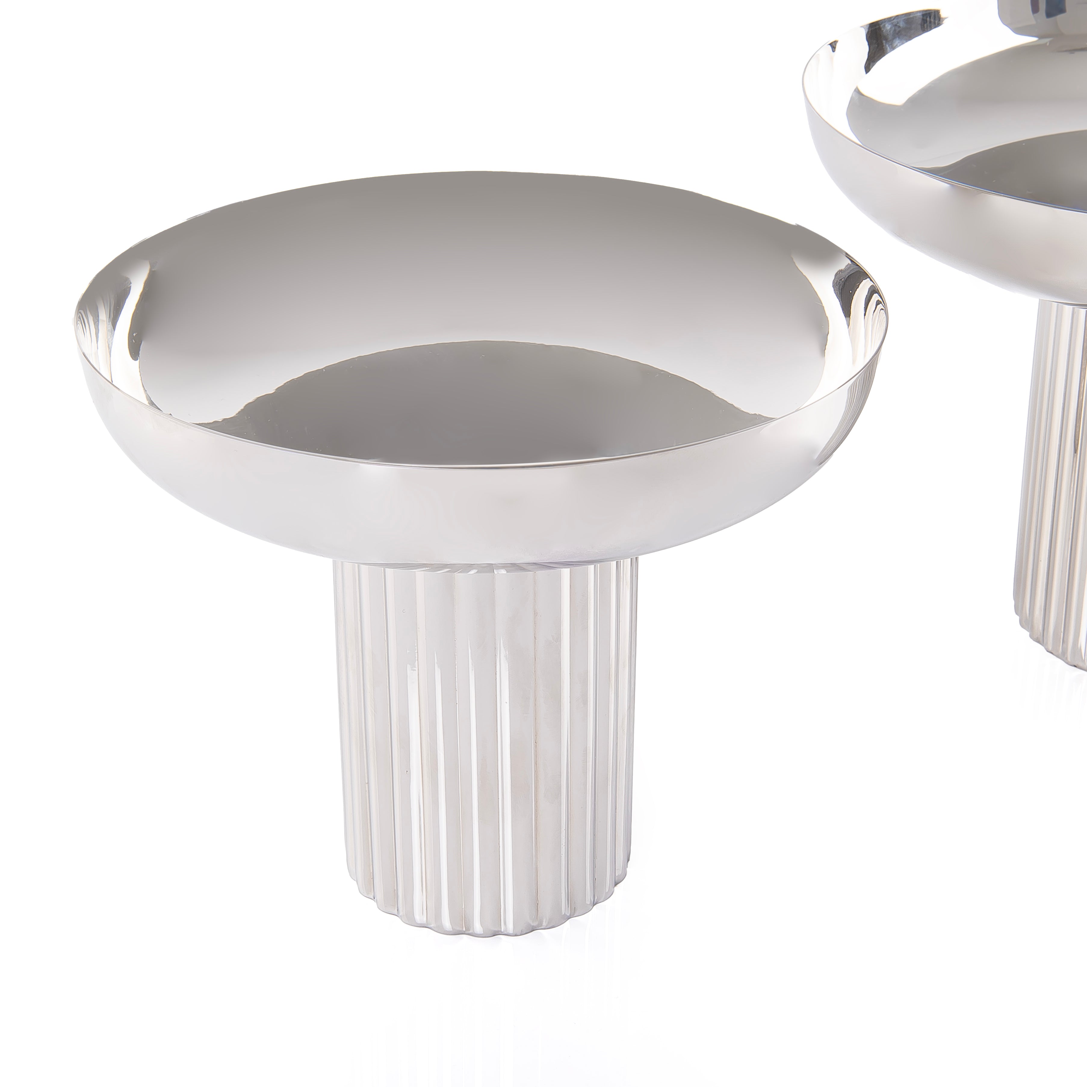 Set of 2 stainless steel serving stands with round design