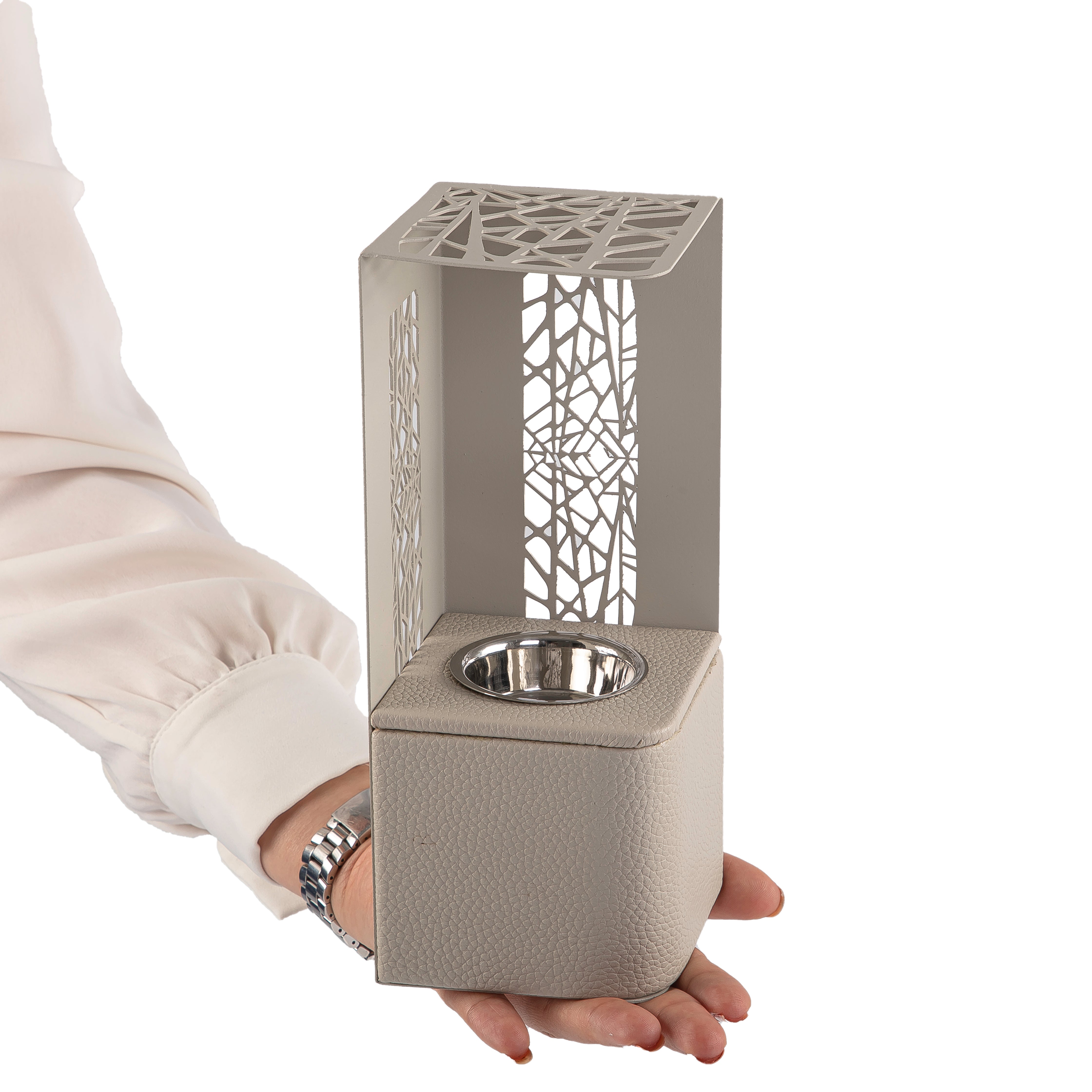 مبخرة معدنية مزخرفة بتصميم مربع مع بوكس هدية