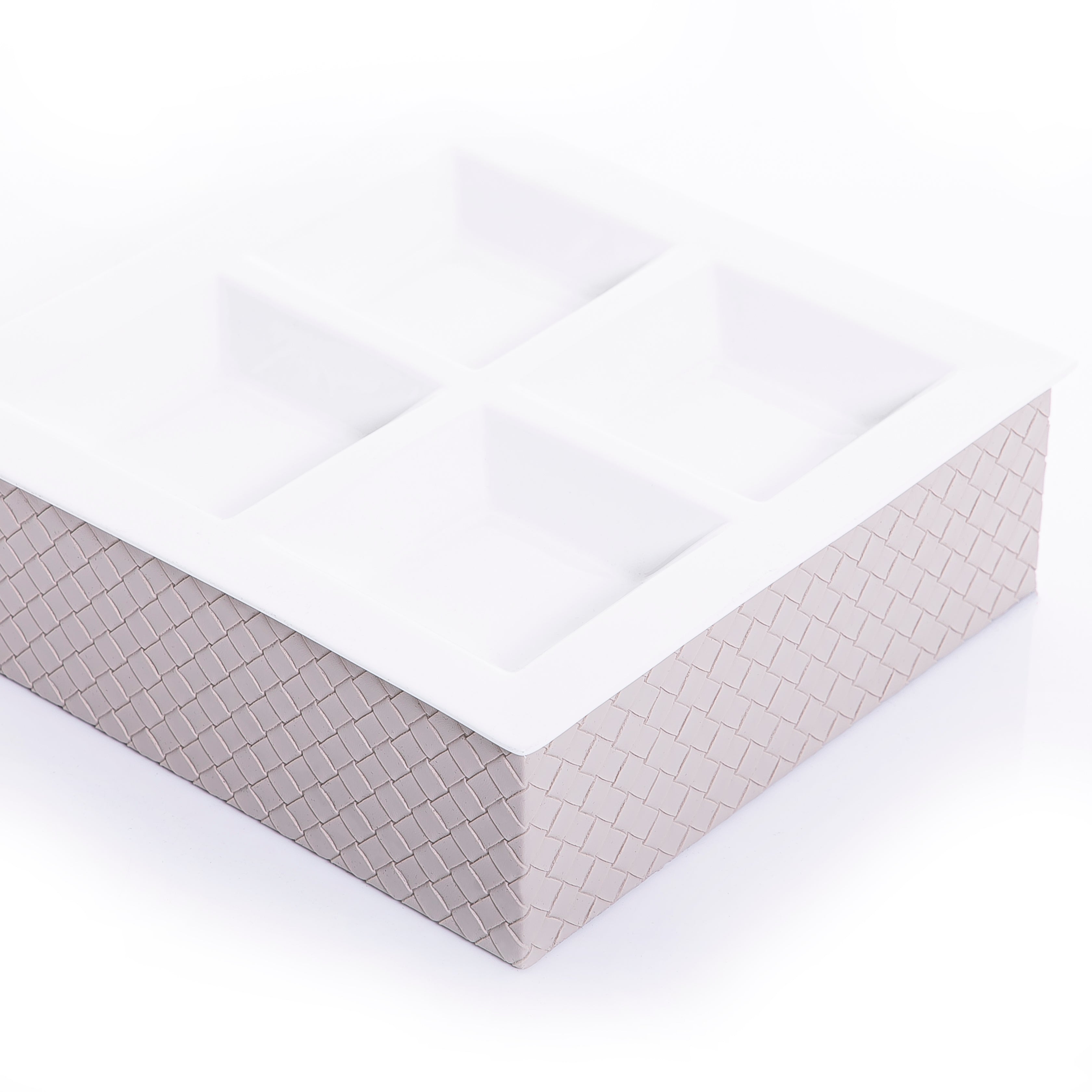 Square ceramic plate devided into 4 with beige leather base
