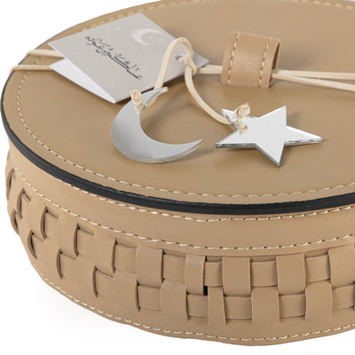 وعاء قرقيعان دائري من الجلد بتصميم مضفَّر وغطاء - كبير