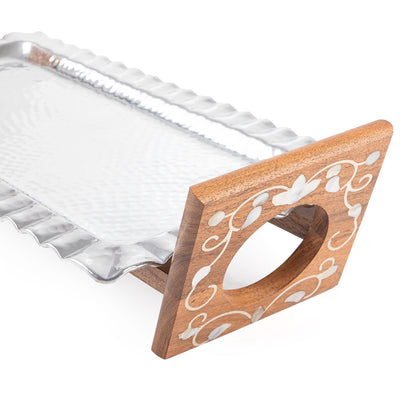 صينية تقديم مستطيلة مصنوعة من الألمنيوم بقاعدة مصنوعة من الخشب والصدف - وسط