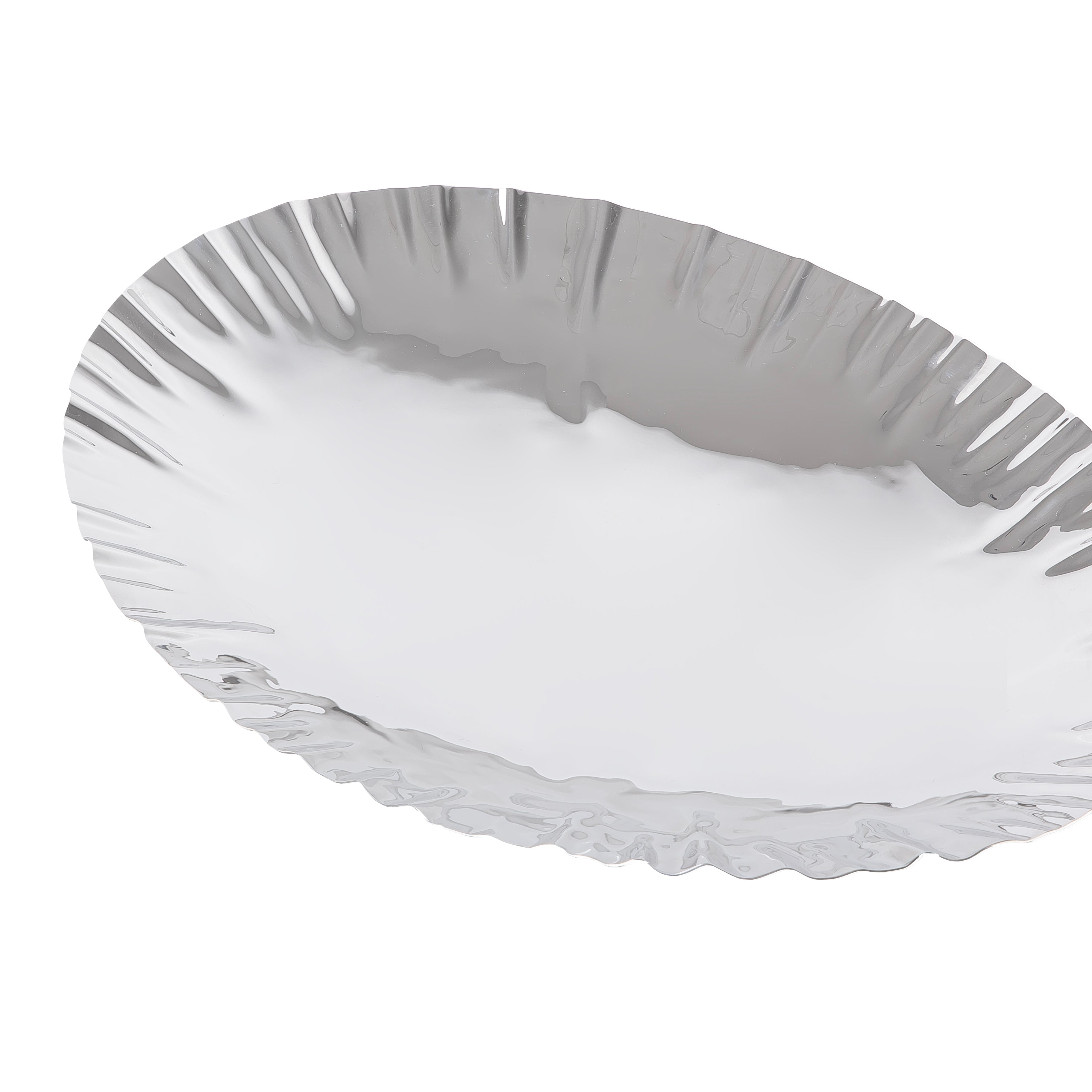 صينية تقديم معدنية أنيقة بلمسة فضية