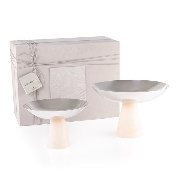 طقم 2 طبق تقديم دائري من الستانلس ستيل مع قاعدة من الريزن بتصميم مخروطي وبوكس هدية - ابيض