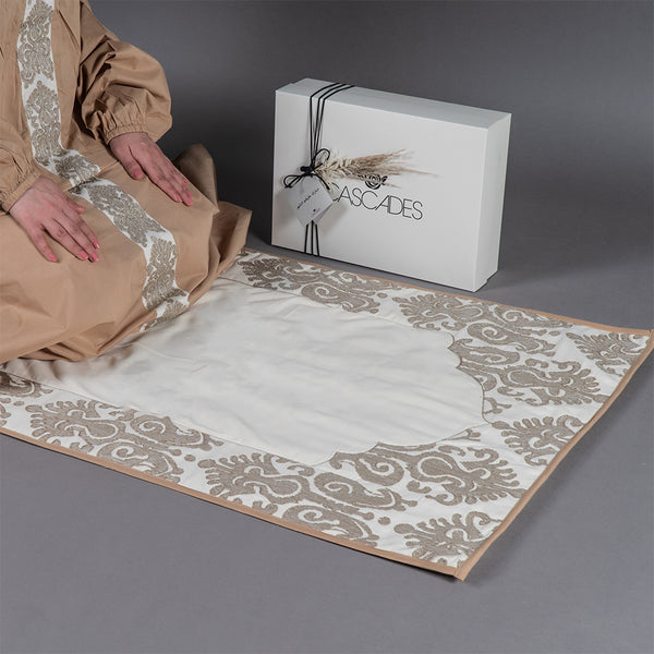 طقم صلاة من القطن يتكون من ثوب وسجادة  مستطيلة مع بوكس هدية