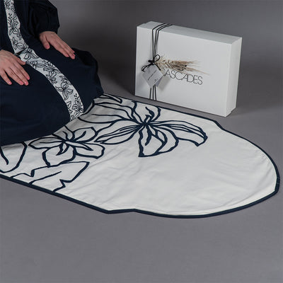 طقم صلاة من القطن يتكون من ثوب وسجادة بتصميم  بيضاوي مع بوكس هدية