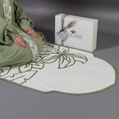 طقم صلاة من القطن يتكون من ثوب وسجادة بتصميم  بيضاوي مع بوكس هدية