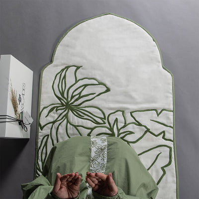 طقم صلاة من القطن يتكون من ثوب وسجادة بتصميم  بيضاوي مع بوكس هدية