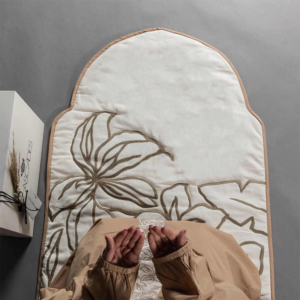 طقم صلاة من القطن يتكون من ثوب وسجادة بتصميم  بيضاوي مع بوكس هدية