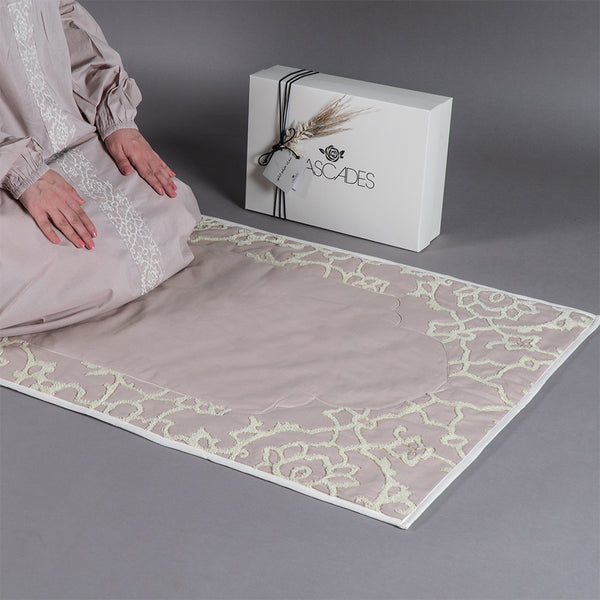 طقم صلاة من القطن يتكون من ثوب وسجادة  مستطيلة مع بوكس هدية