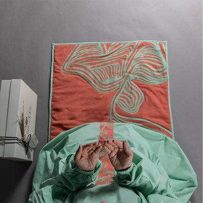 طقم صلاة من القطن يتكون من ثوب وسجادة  مستطيلة مع بوكس هدية