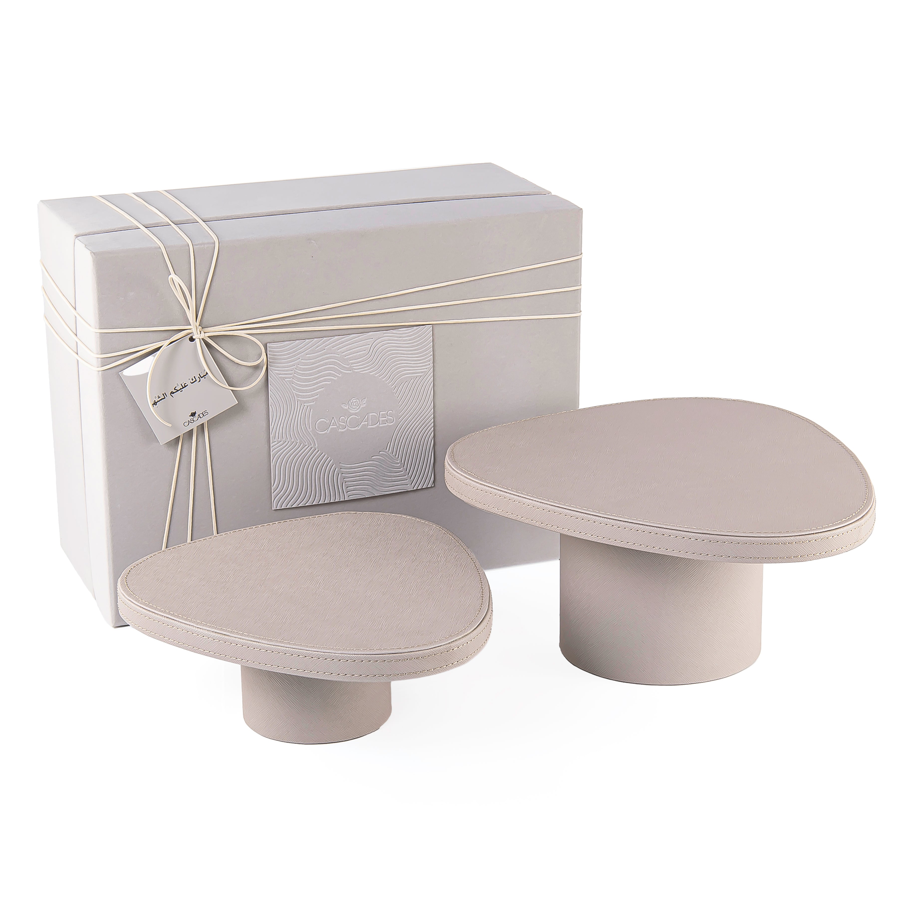 طقم 2 ستاند تقديم من الخشب بتلبيسة جلد مع قواعد أسطوانية - رمادي فاتح