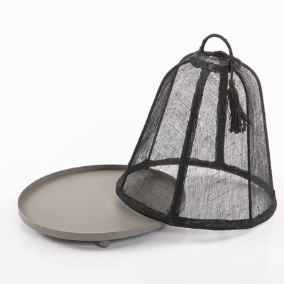 صينية معدنية بغطاء لينن مقوس