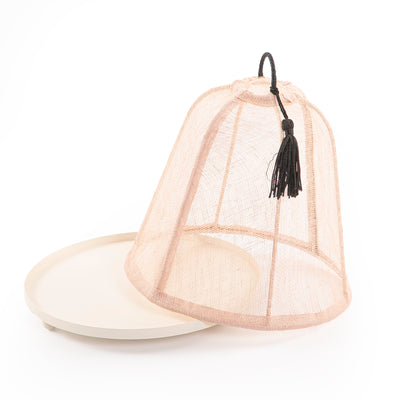 صينية معدنية بغطاء لينن مقوس