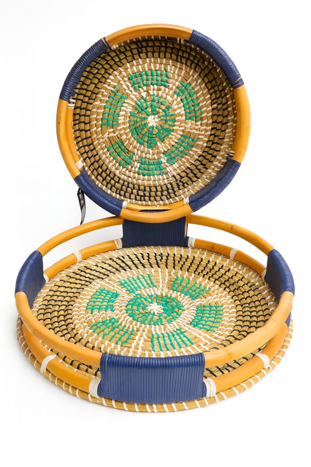 طقم صواني رتان مع خيزران دائرية بتصميم شبكي